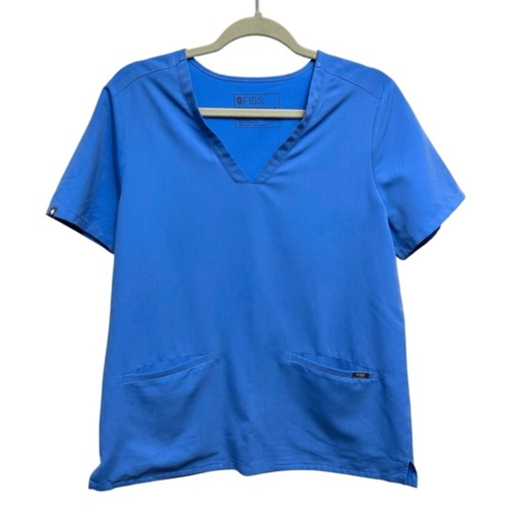 Fig's Women's Casma Three Pocket Scrub Top in Blue, M